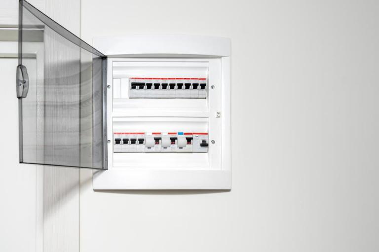 Quand faut-il envisager une mise aux normes électrique à Amnéville ?